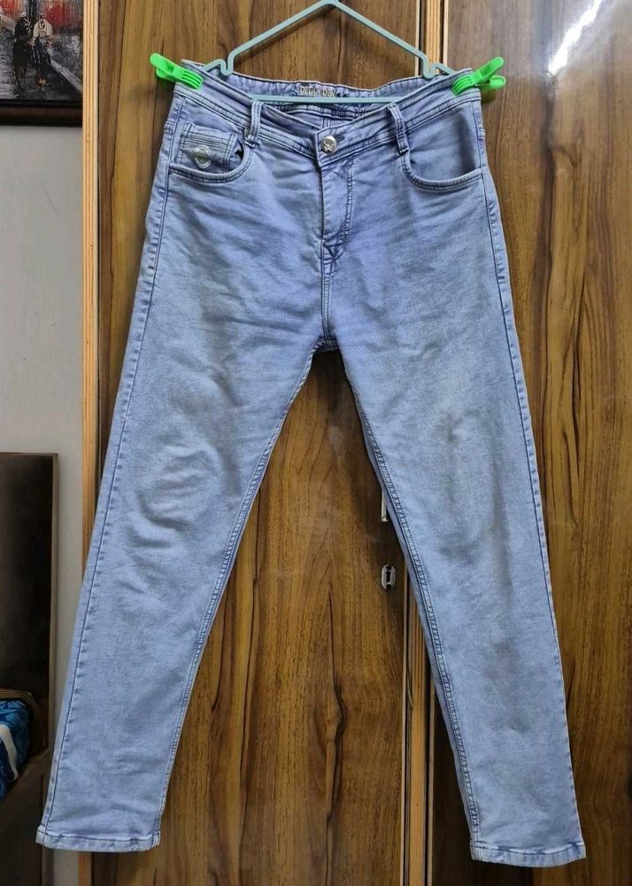 Light Wash Denim Slee Jeans