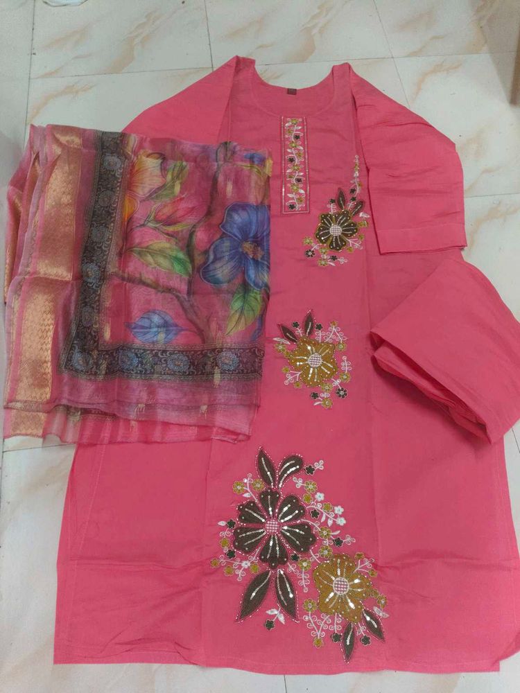 Embroidered Pink Kurti Set