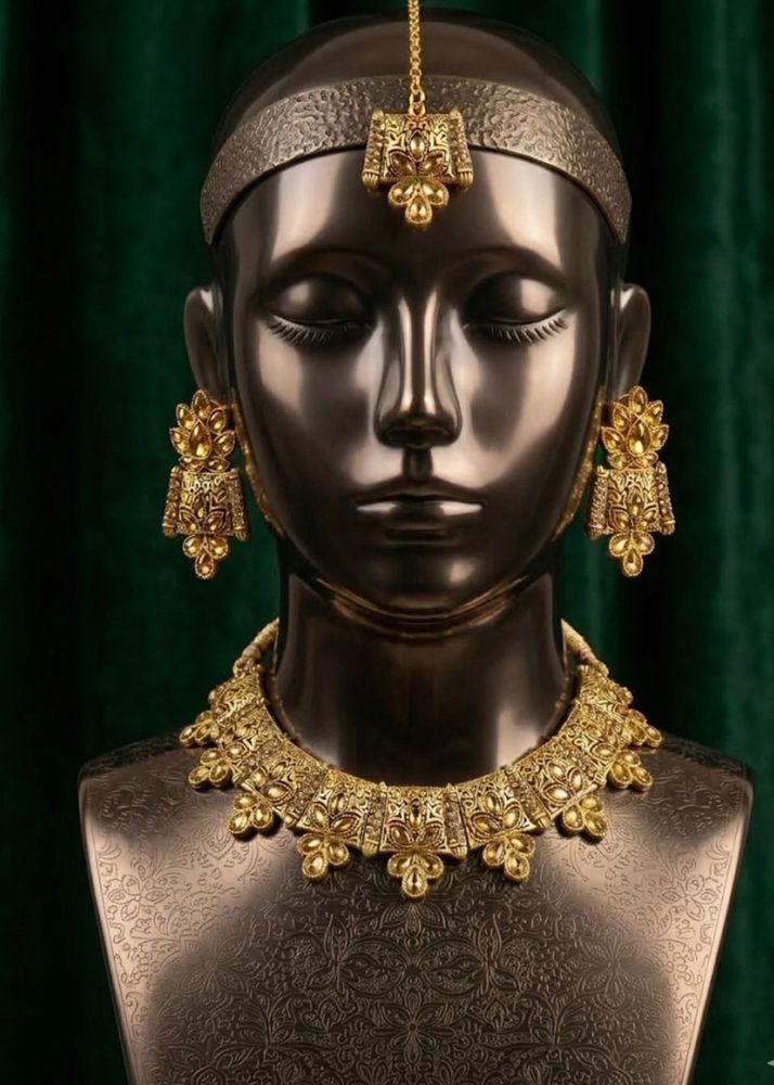 Elegant Gold Necklace &amp; Earring Set