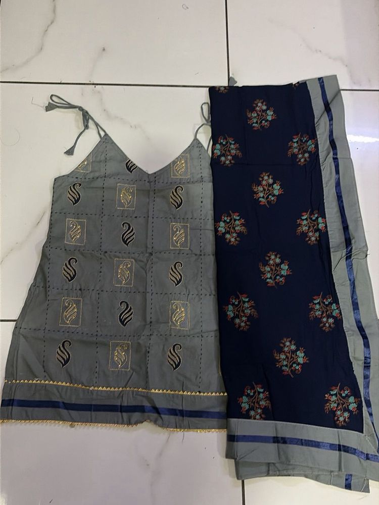 Stylish Grey Kurta Set with Navy Blue Dupatta