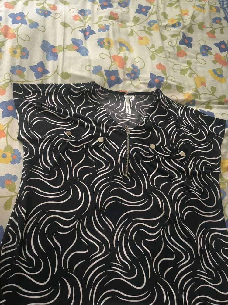 Stylish Black &amp; White Swirl Print Top