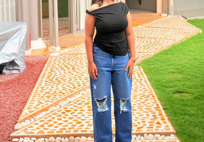 black shoulder drop fitted top