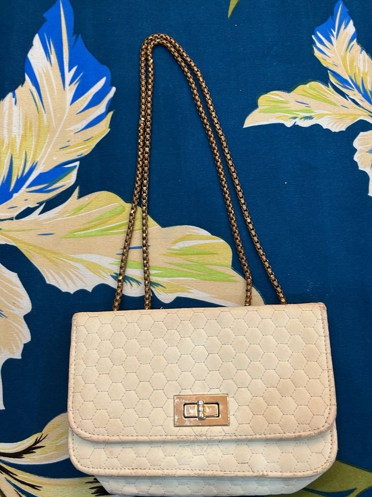 Elegant Shoulder Bag with Chain Strap