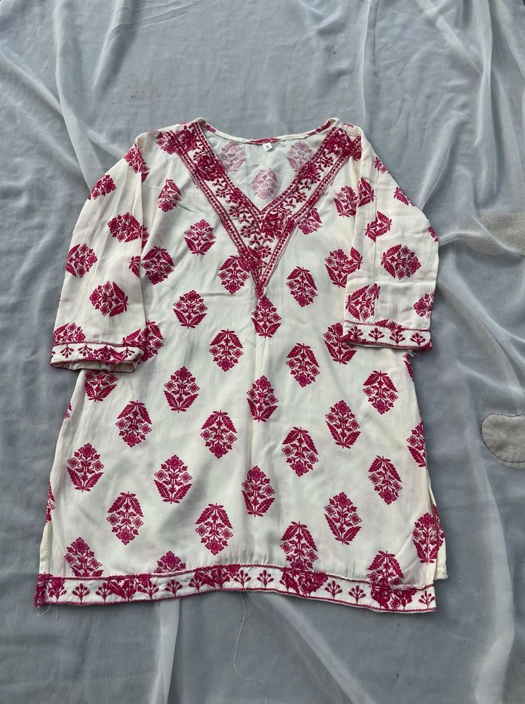 🌸 Beautiful Short Kurti