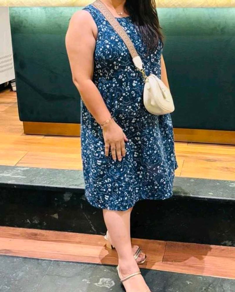 Chic Blue Floral Sleeveless Knee-Length Dress