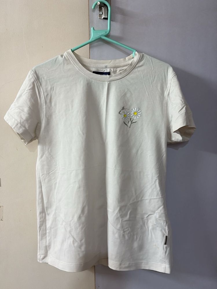 Cute Daisy Embroidered White T-Shirt
