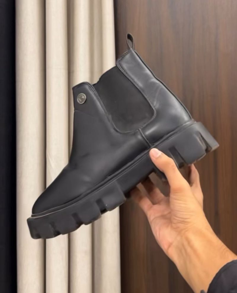 Stylish Black Chelsea Boots