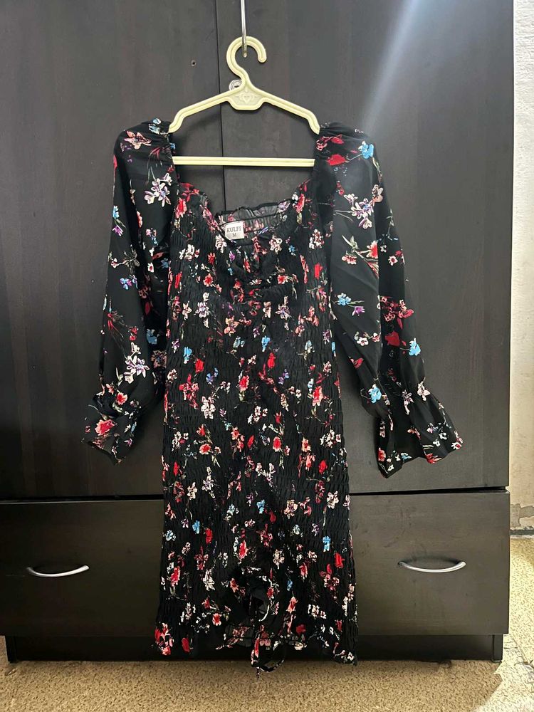 Chic Floral Print Smocked Dress