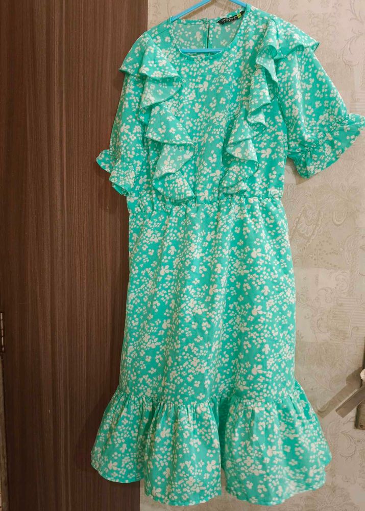 Chic Green Floral Ruffle Dress