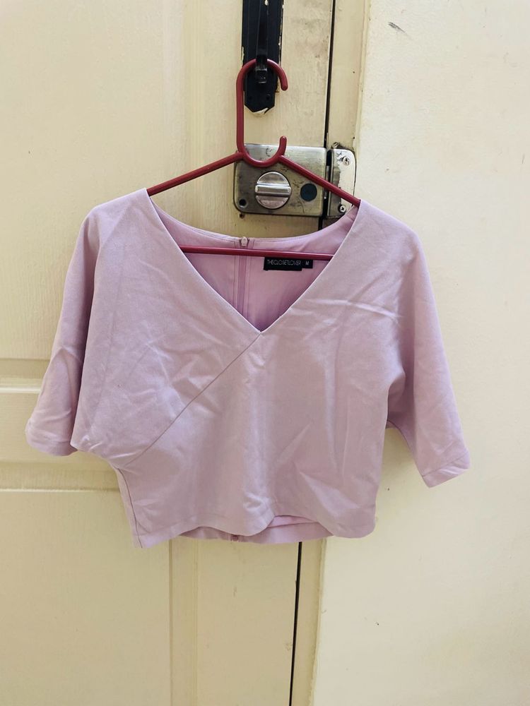 Stylish Lavender V-Neck Cropped Top