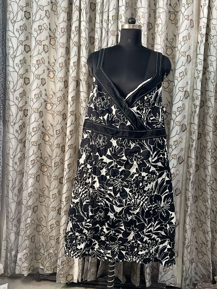 Chic Black &amp; White Floral Print Dress