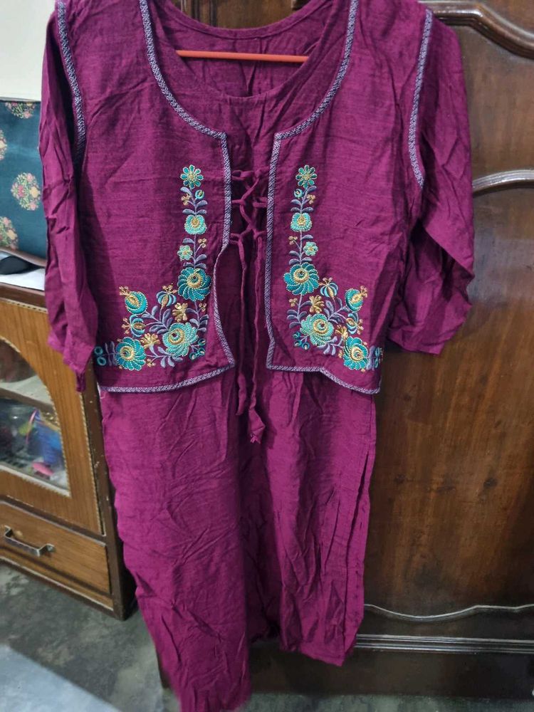 Embroidered half kurta with koti