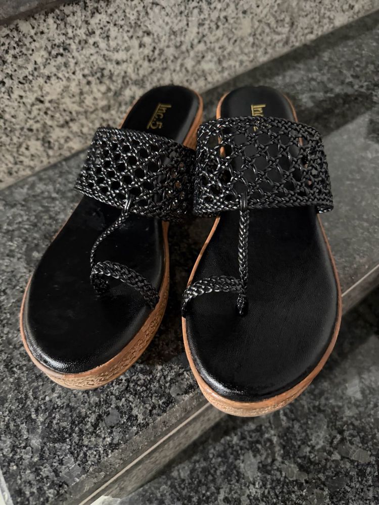 Inc.5 wedge heel
