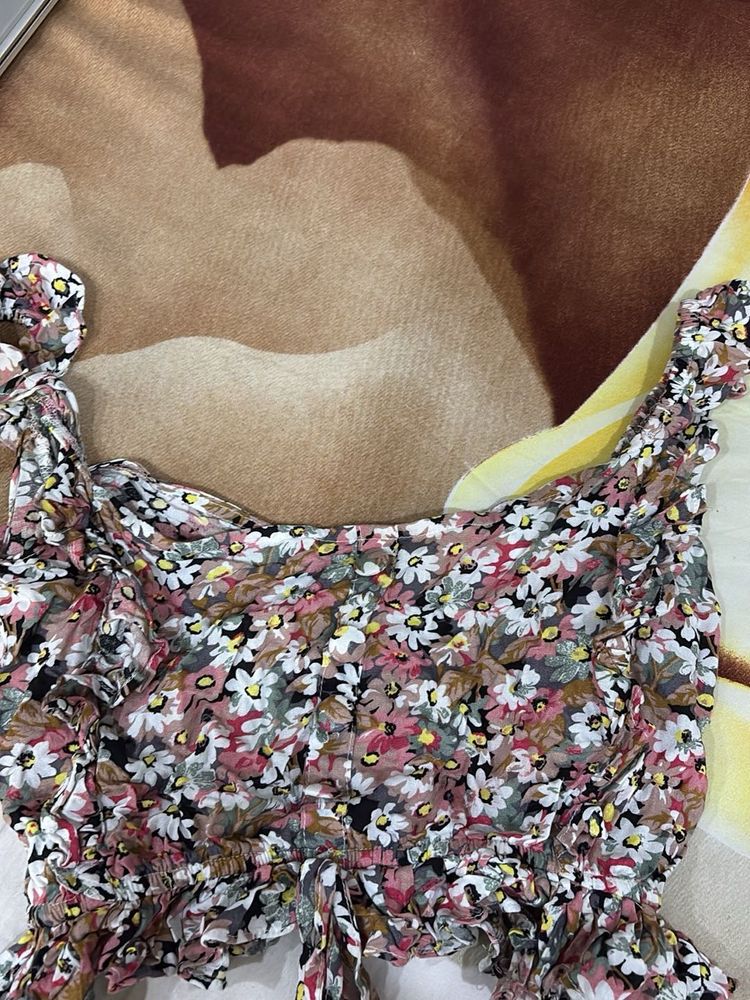 Floral Print Tie-Up Crop Top