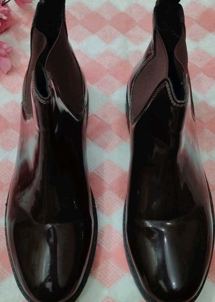 Stylish Brown Chelsea Boots