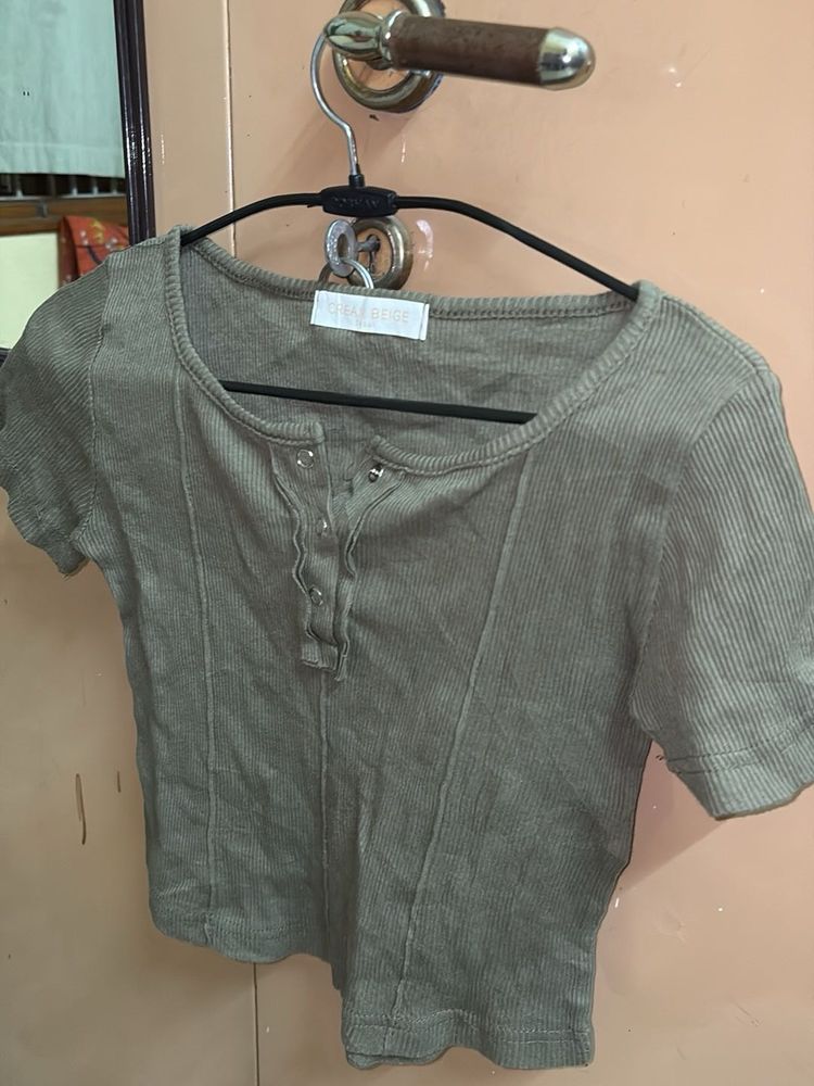crop top in olive green colour