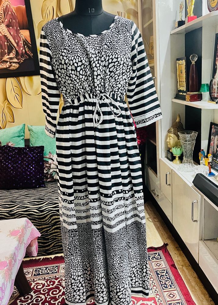 Chic Black &amp; White Print Maxi Dress