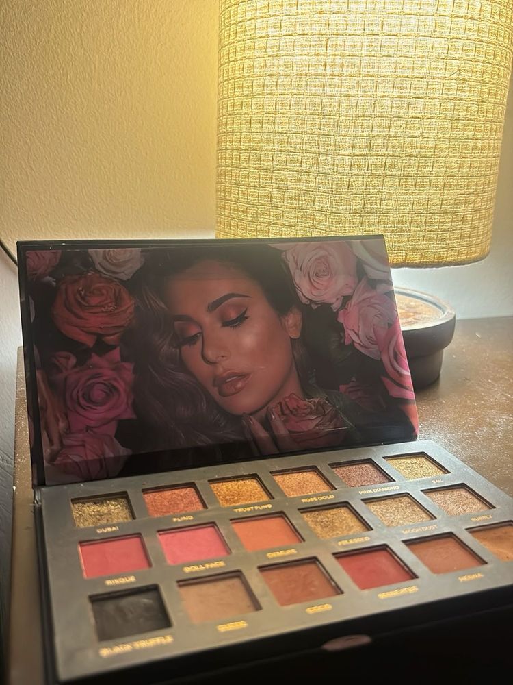 Huda Beauty Eyeshadow Palette