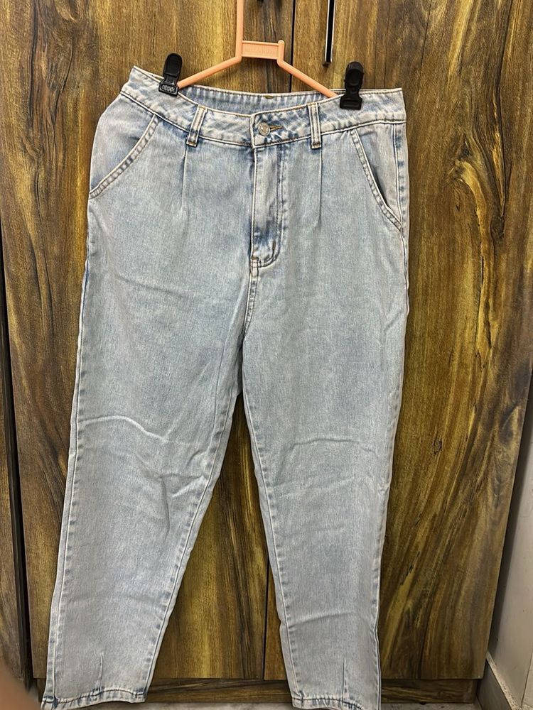 Light Wash Pleated Mom Jeans