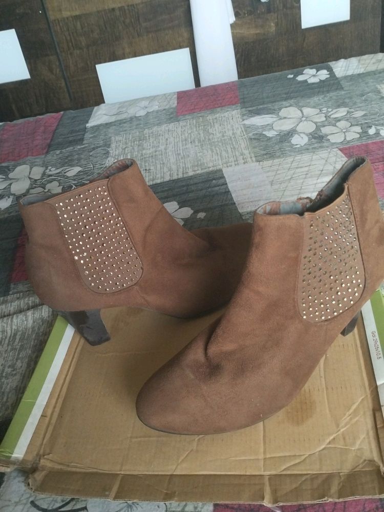 Original Metro Branded Sude Boots