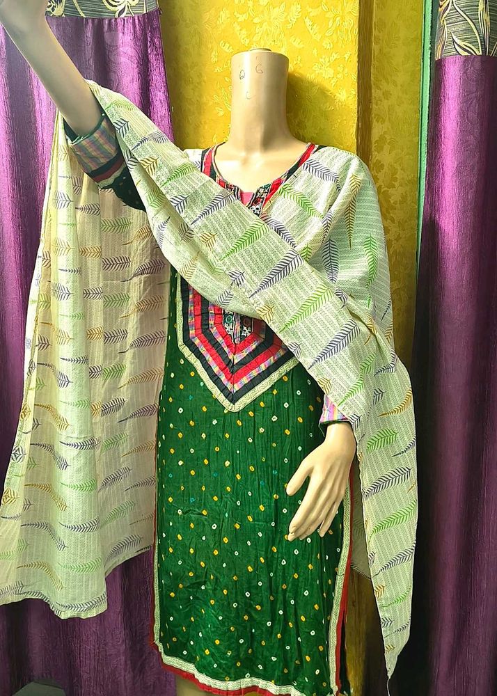 Embellished Green Bandhani Kurte dupatta
