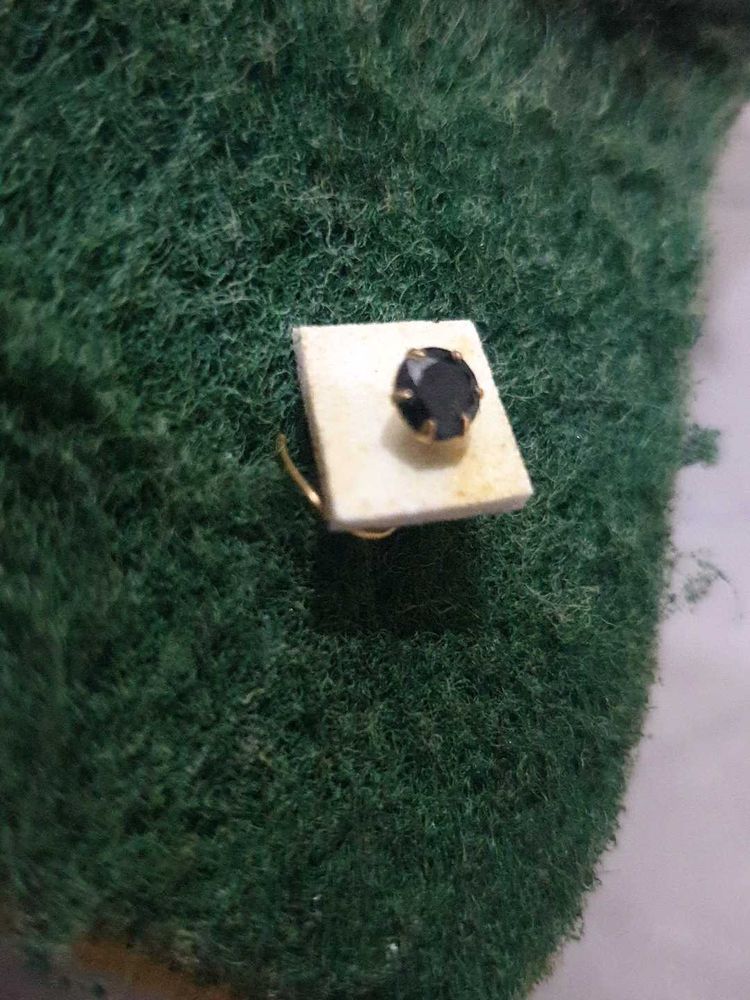 100% gold Elegant Black Gemstone Stud noise pin
