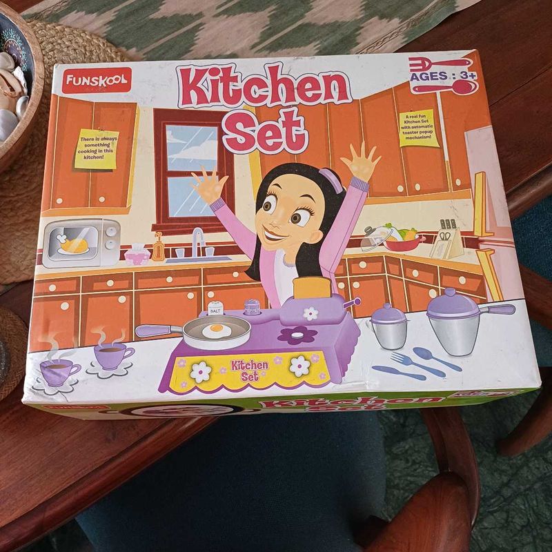 Funskool Kitchen Set - FLAT PRICE, NO BARGAIN
