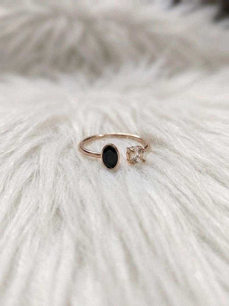 anti turnish Elegant Black &amp; White Stone adjustabl