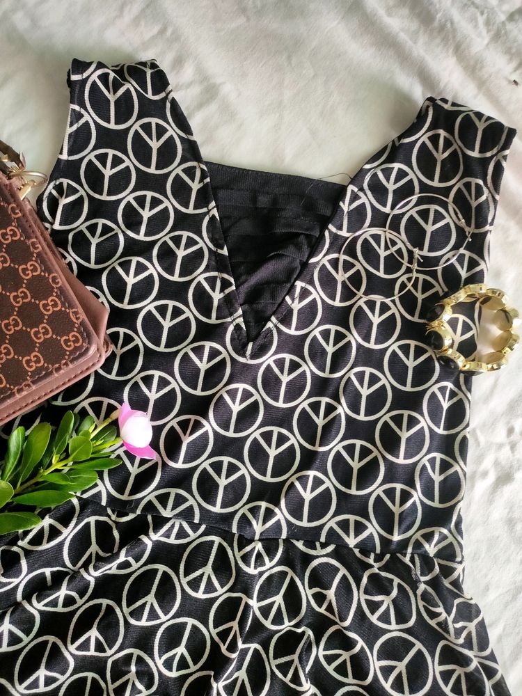 Sleeveless Black Dress 🖤