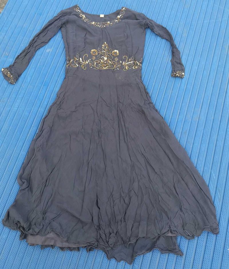 🪻🌻Elegant Embroidered Ethnic Gown