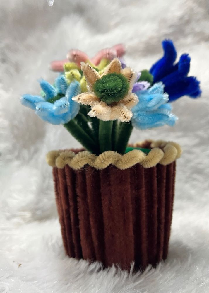 Pipe Cleaner Flower Pot Decor