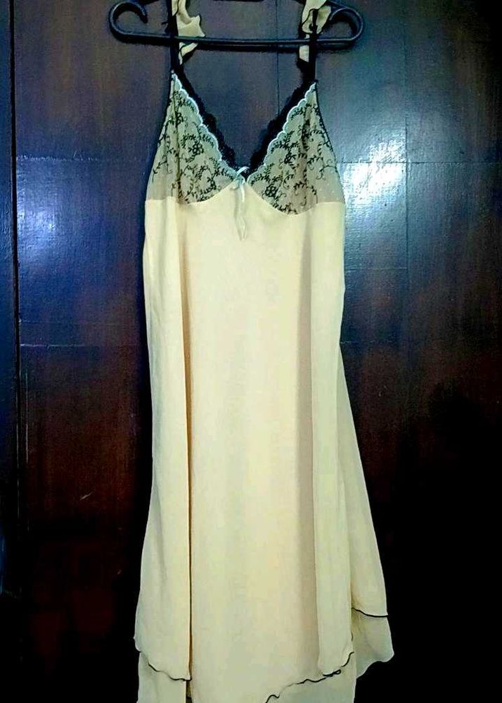 Elegant Lace Trim Chemise