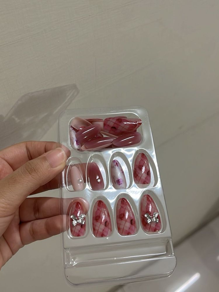 Savana by Urbanic Faux Nails