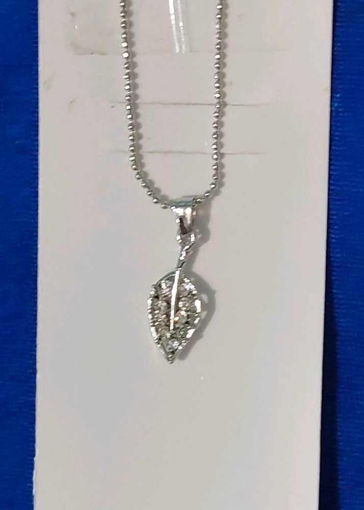 Delicate Leaf Pendant Necklace