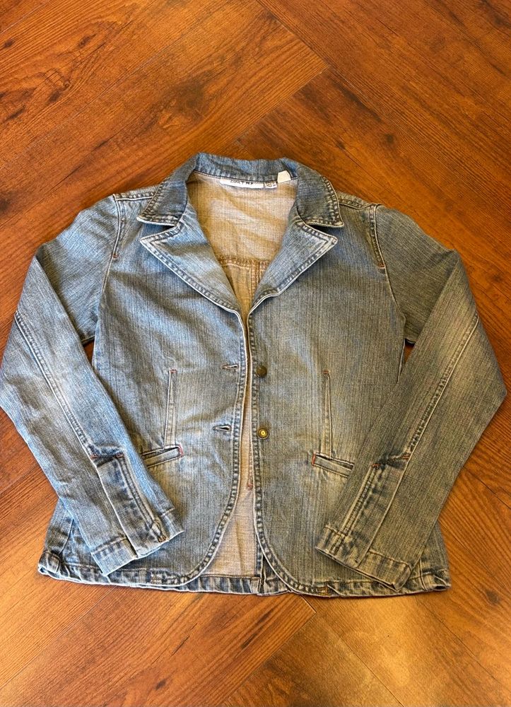 Denim Jacket - Stylish &amp; Versatile