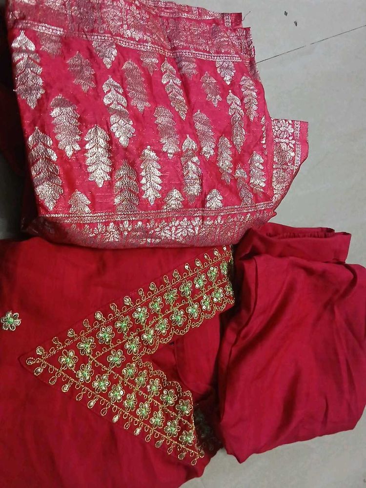 Red Kurta Set with Intricate Embroidery