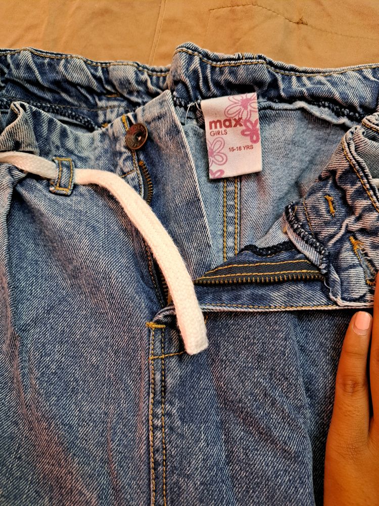 MAX blue jeans adjustable. Size 26/28