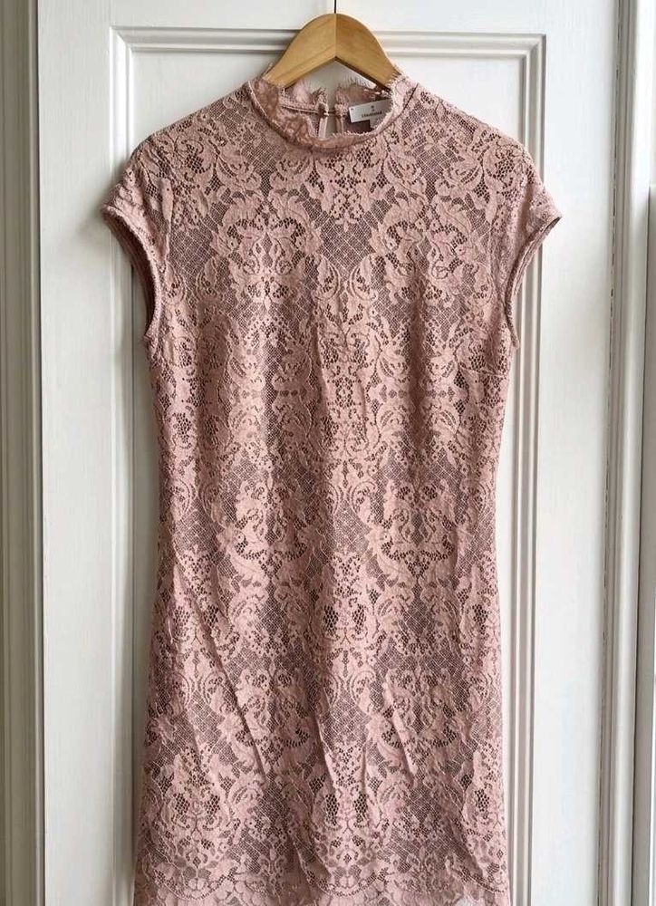 Chic Lace Mock Neck Cap Sleeve Dress