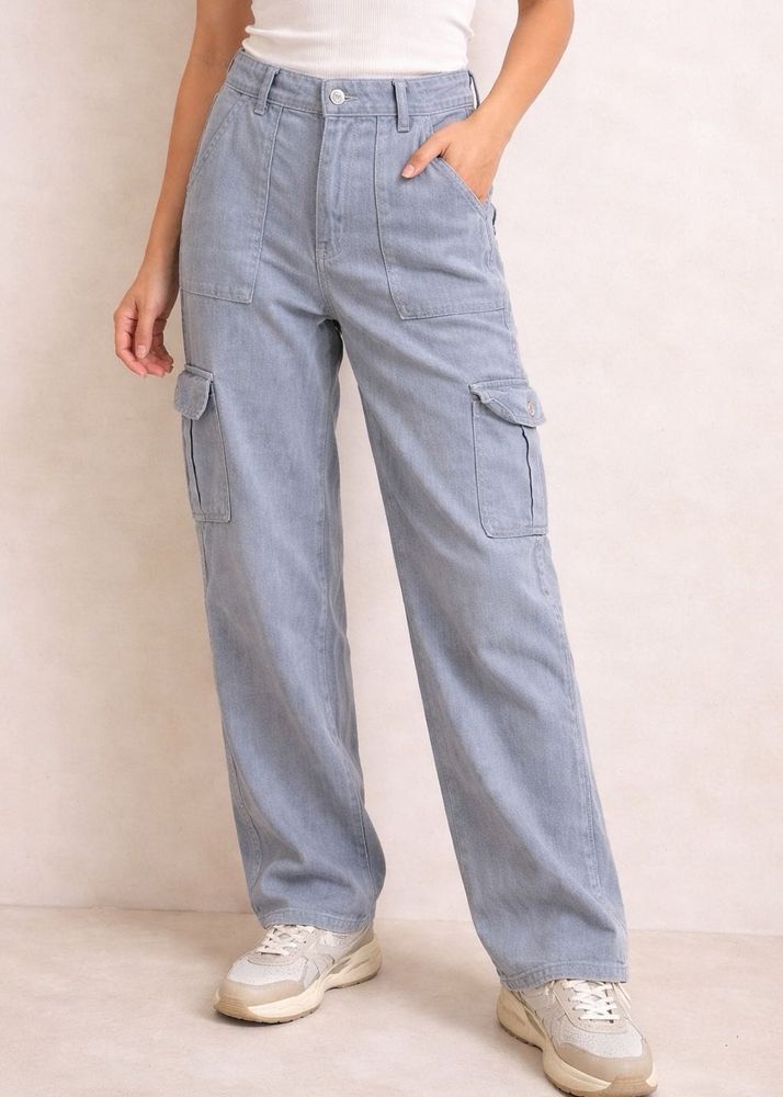 Trendy Light Wash Cargo Pants