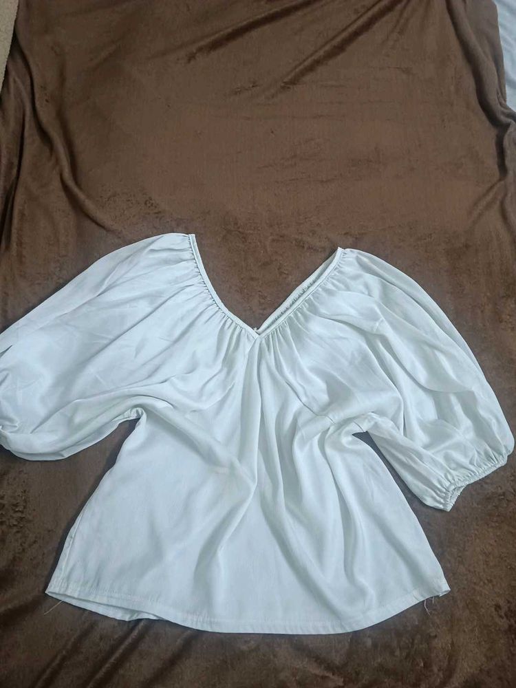 Chic White V-Neck Puff Sleeve Top