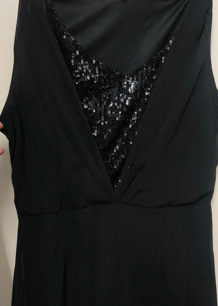 Chic Black Sequin V-Neck Dress