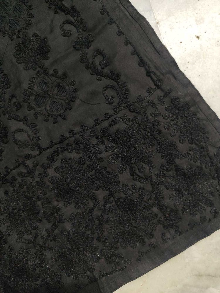 Elegant Black Embroidered Kurta