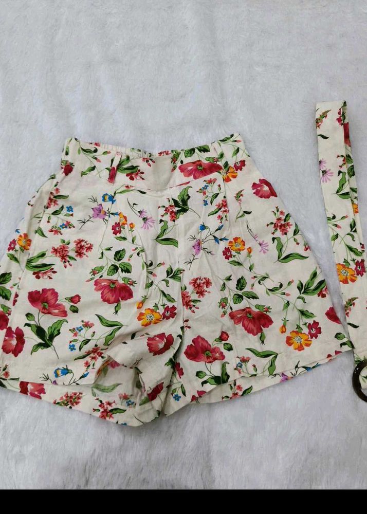Trendy Floral High-Waisted Shorts with Belt