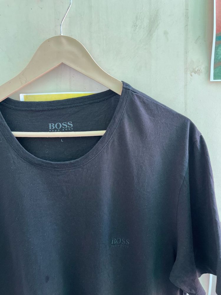 Hugo Boss basic black tee (T553)