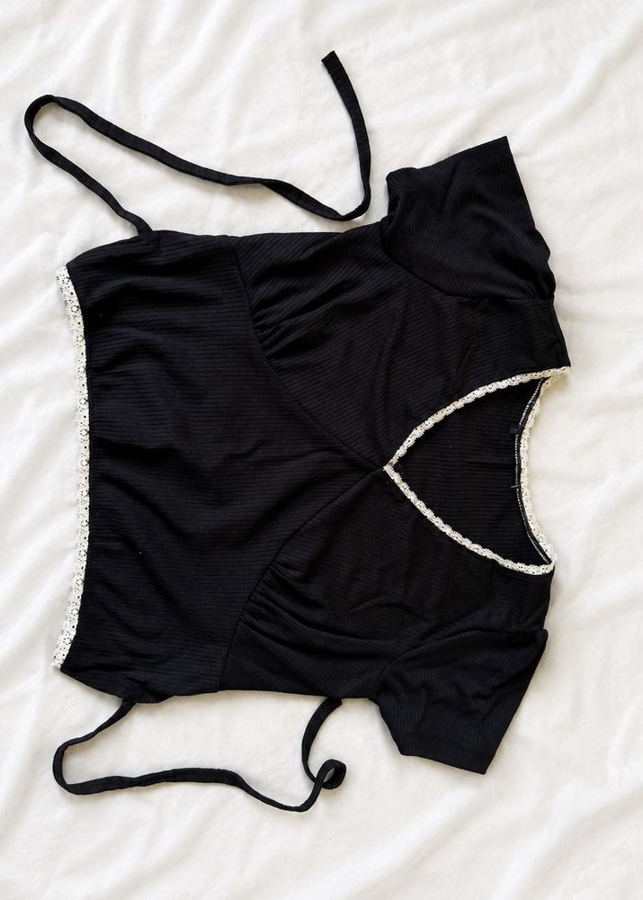 Chic Black Lace Trim Crop Top