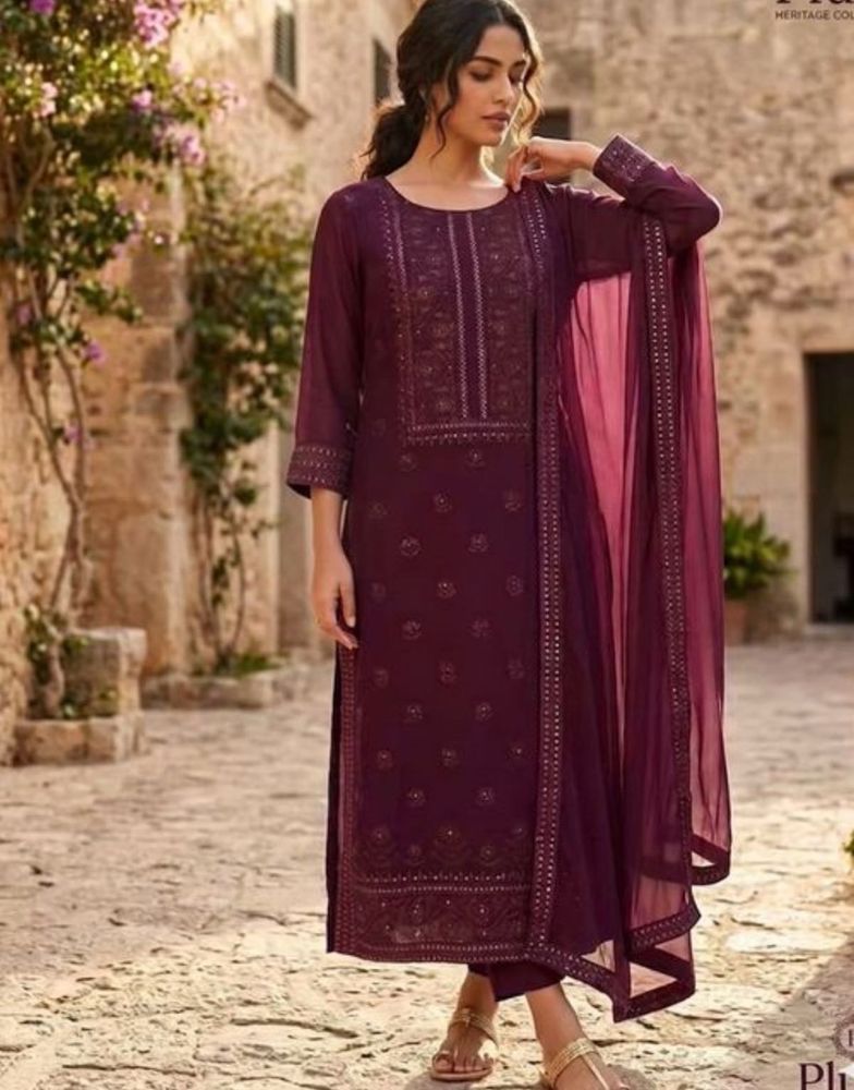 offer🔥🔥Elegant Embroidered Kurta Set with Dupatt