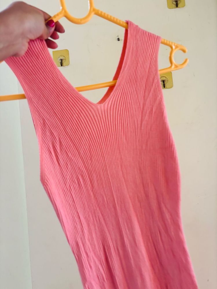 Ribbed V-Neck Sleeveless bodycon