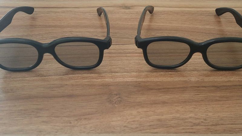 Real 3D Glasses - 2 Pieces Included