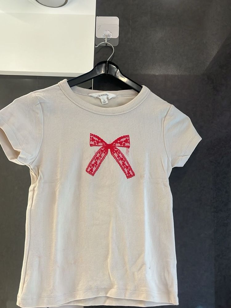 Cream T-Shirt with Red Bow Design