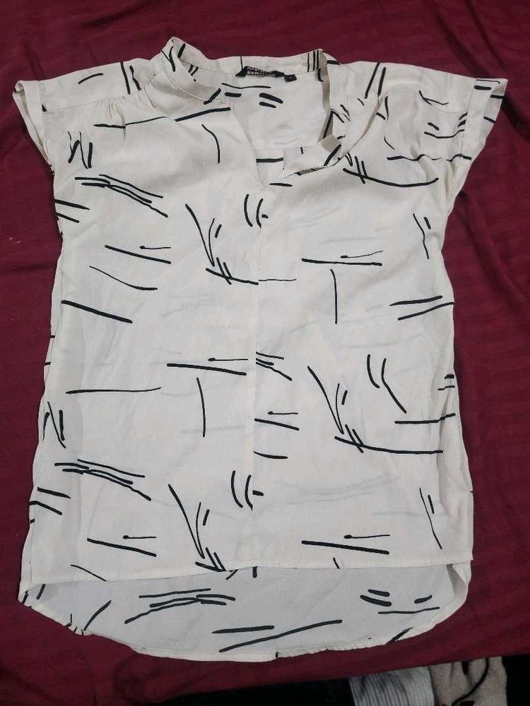 Stylish White Graphic Print Top